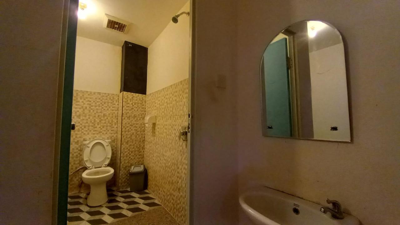 Dc Hotel & Hostel Labuan Bajo Bagian luar foto