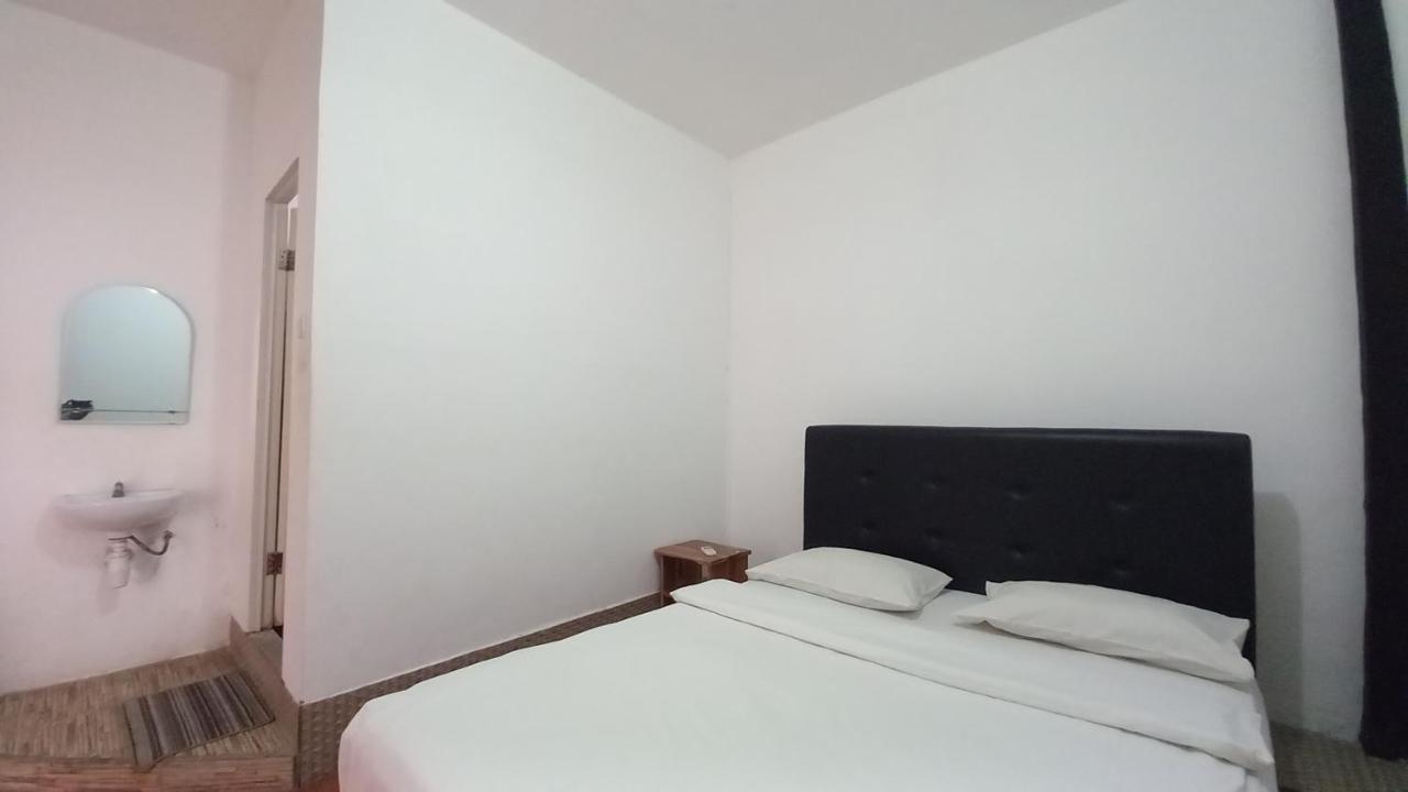 Dc Hotel & Hostel Labuan Bajo Bagian luar foto