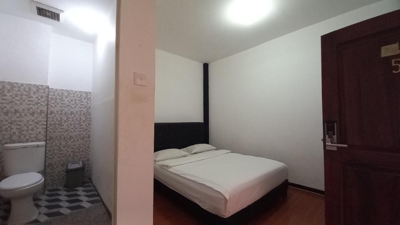 Dc Hotel & Hostel Labuan Bajo Bagian luar foto
