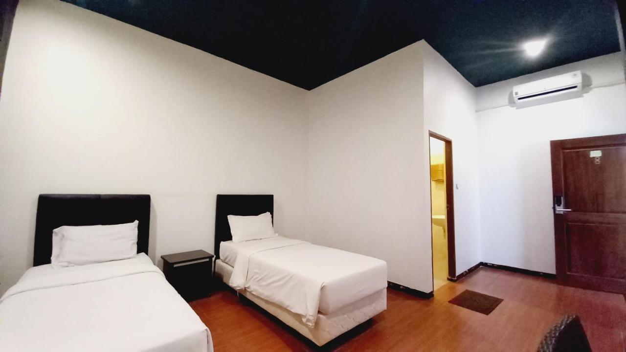 Dc Hotel & Hostel Labuan Bajo Bagian luar foto