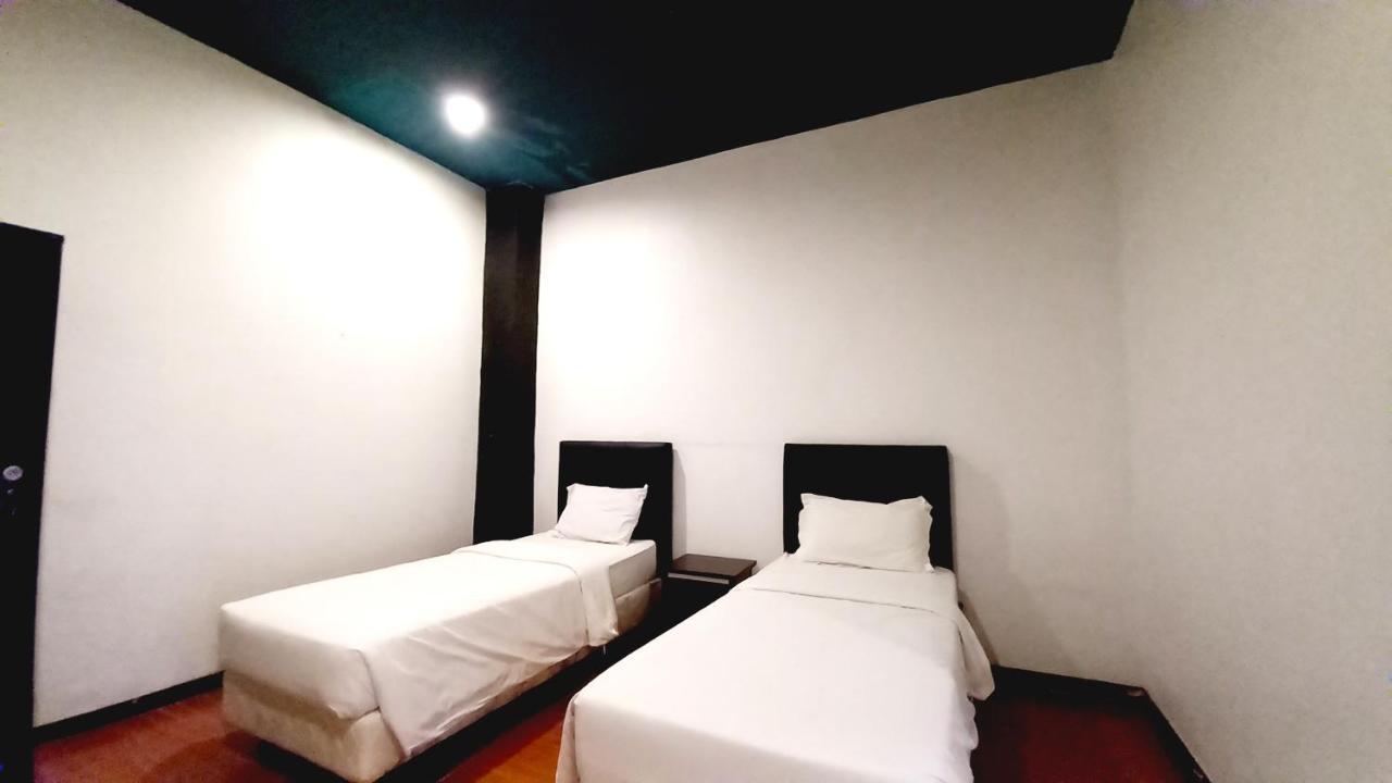 Dc Hotel & Hostel Labuan Bajo Bagian luar foto