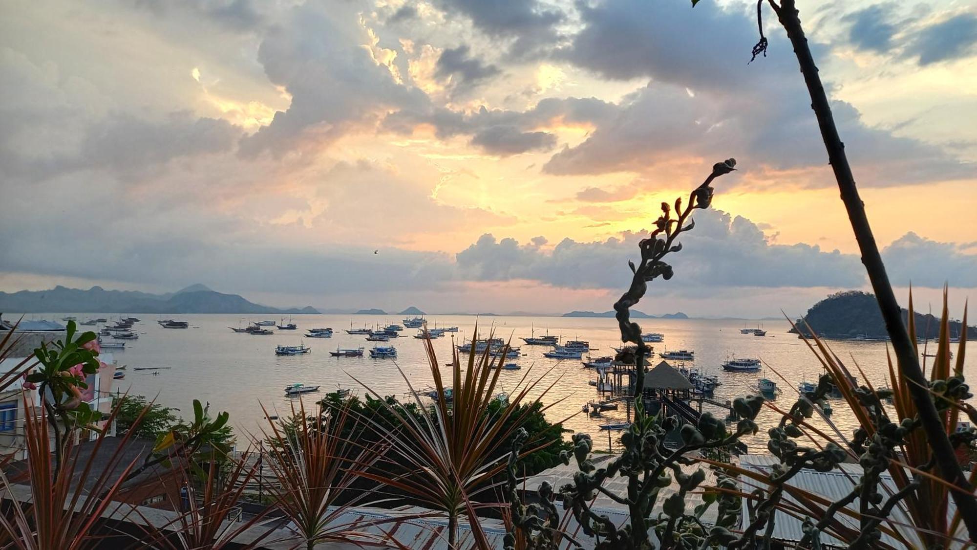 Dc Hotel & Hostel Labuan Bajo Bagian luar foto