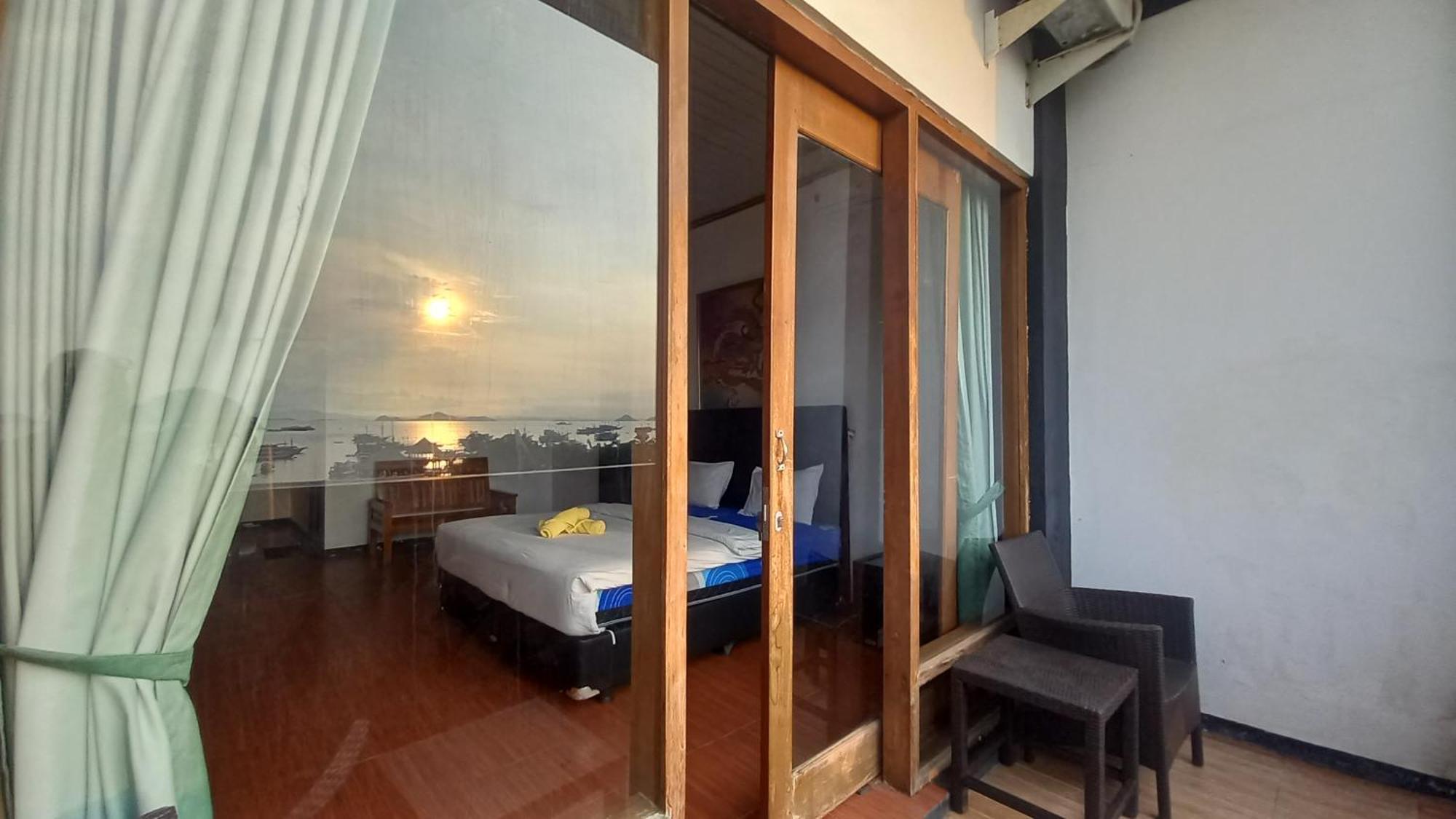 Dc Hotel & Hostel Labuan Bajo Bagian luar foto